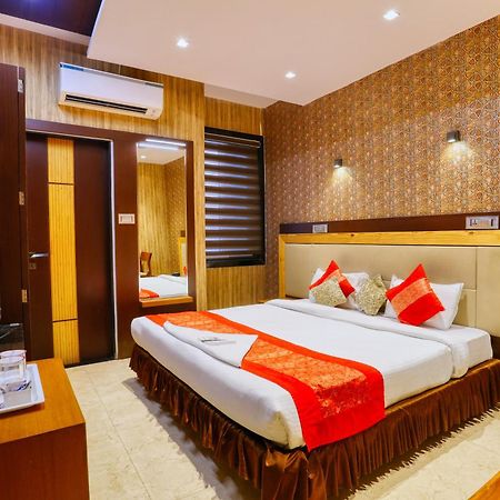 The Ashoka Hotel Indore Buitenkant foto