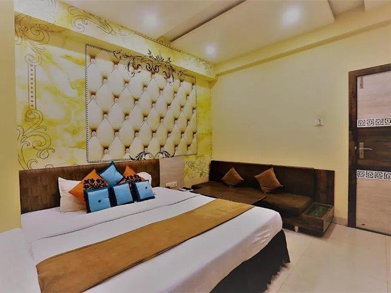 The Ashoka Hotel Indore Buitenkant foto
