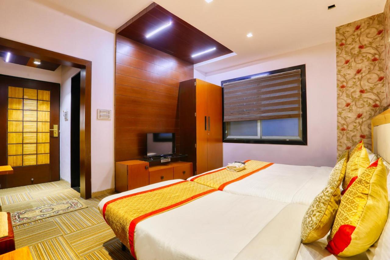 The Ashoka Hotel Indore Buitenkant foto