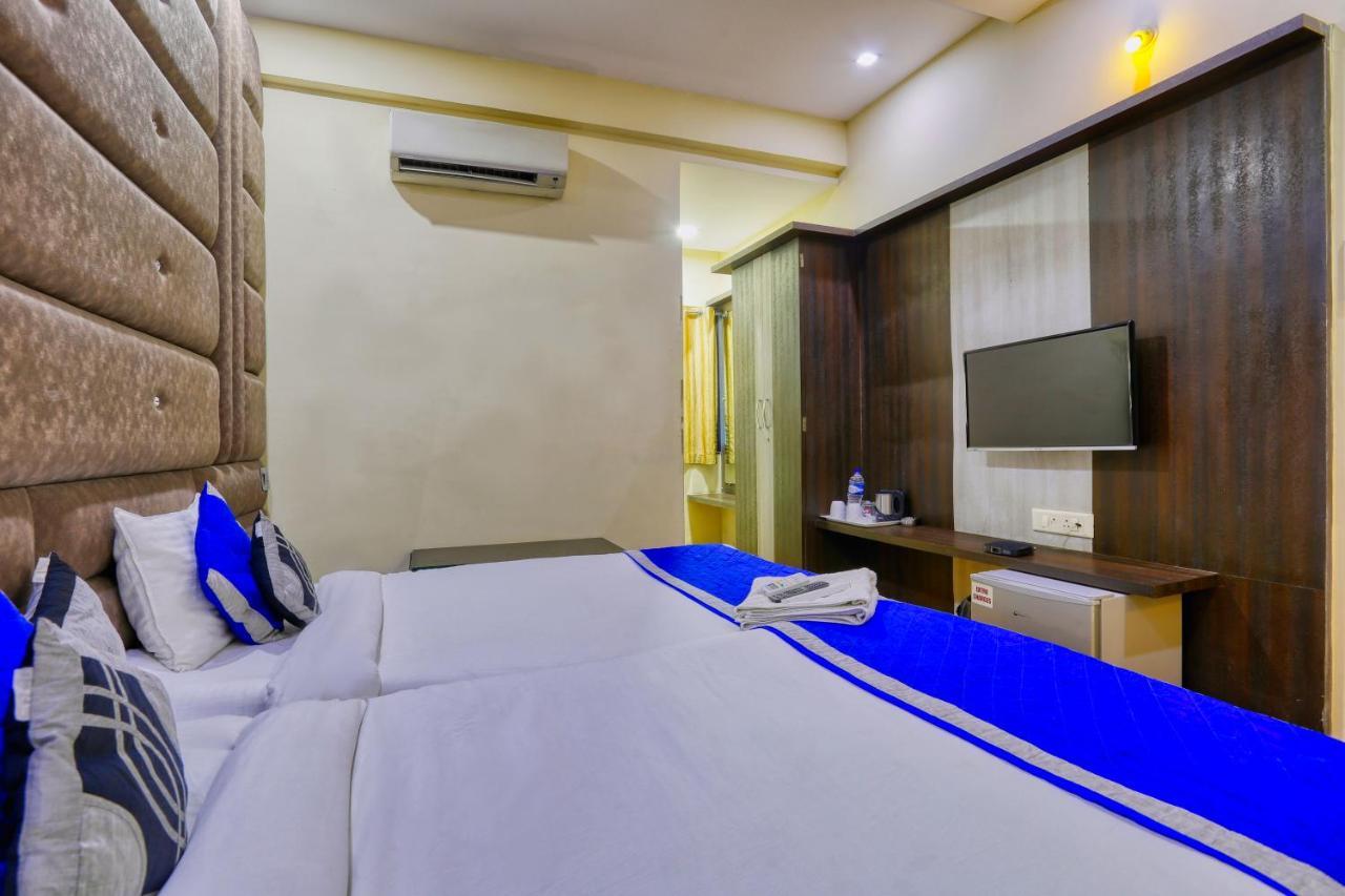The Ashoka Hotel Indore Buitenkant foto