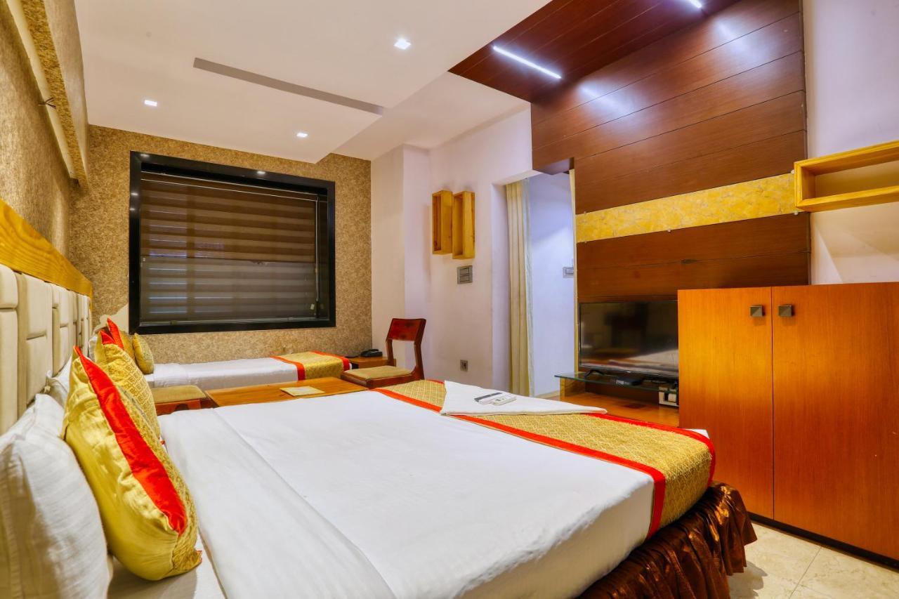 The Ashoka Hotel Indore Buitenkant foto