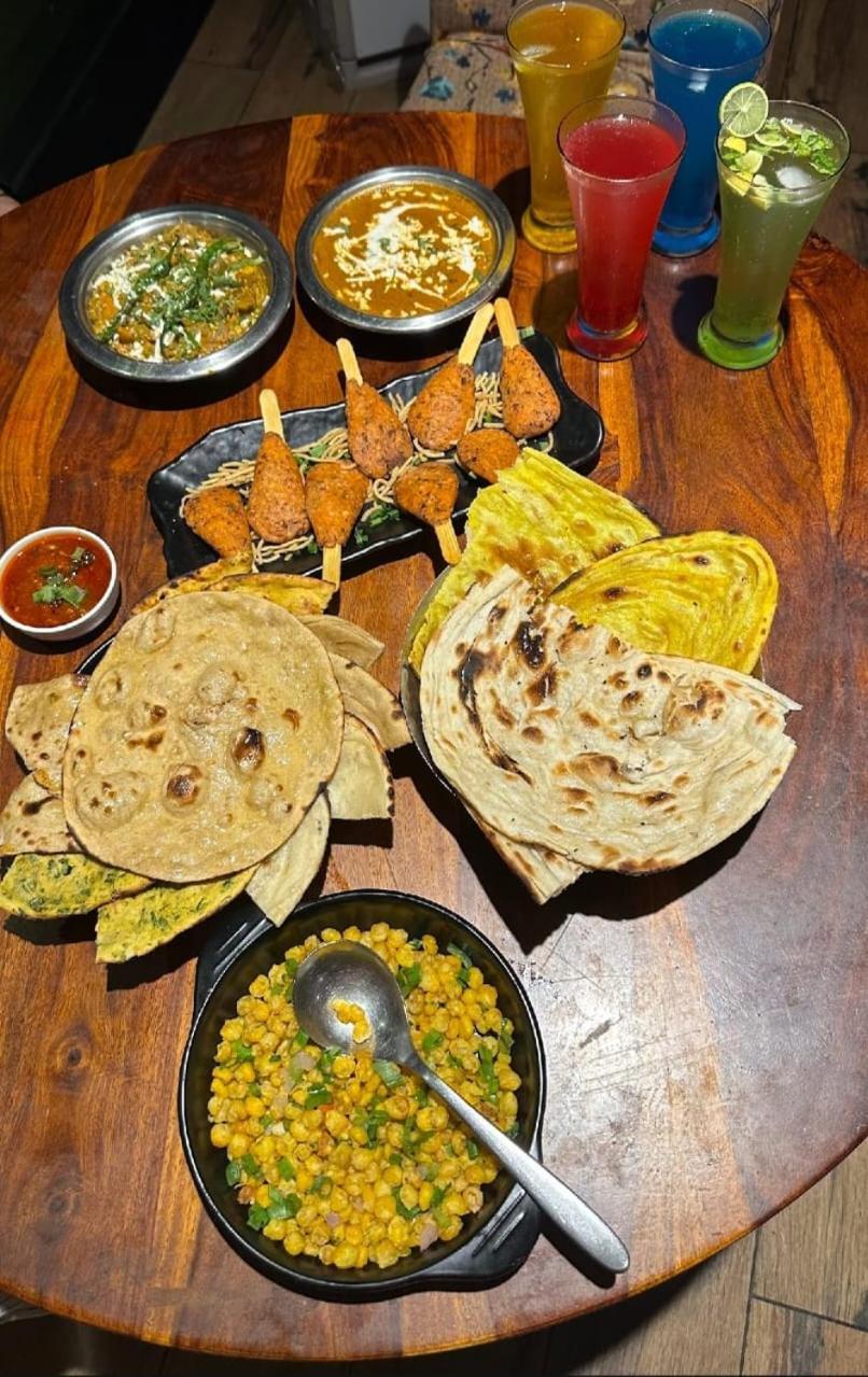 The Ashoka Hotel Indore Buitenkant foto