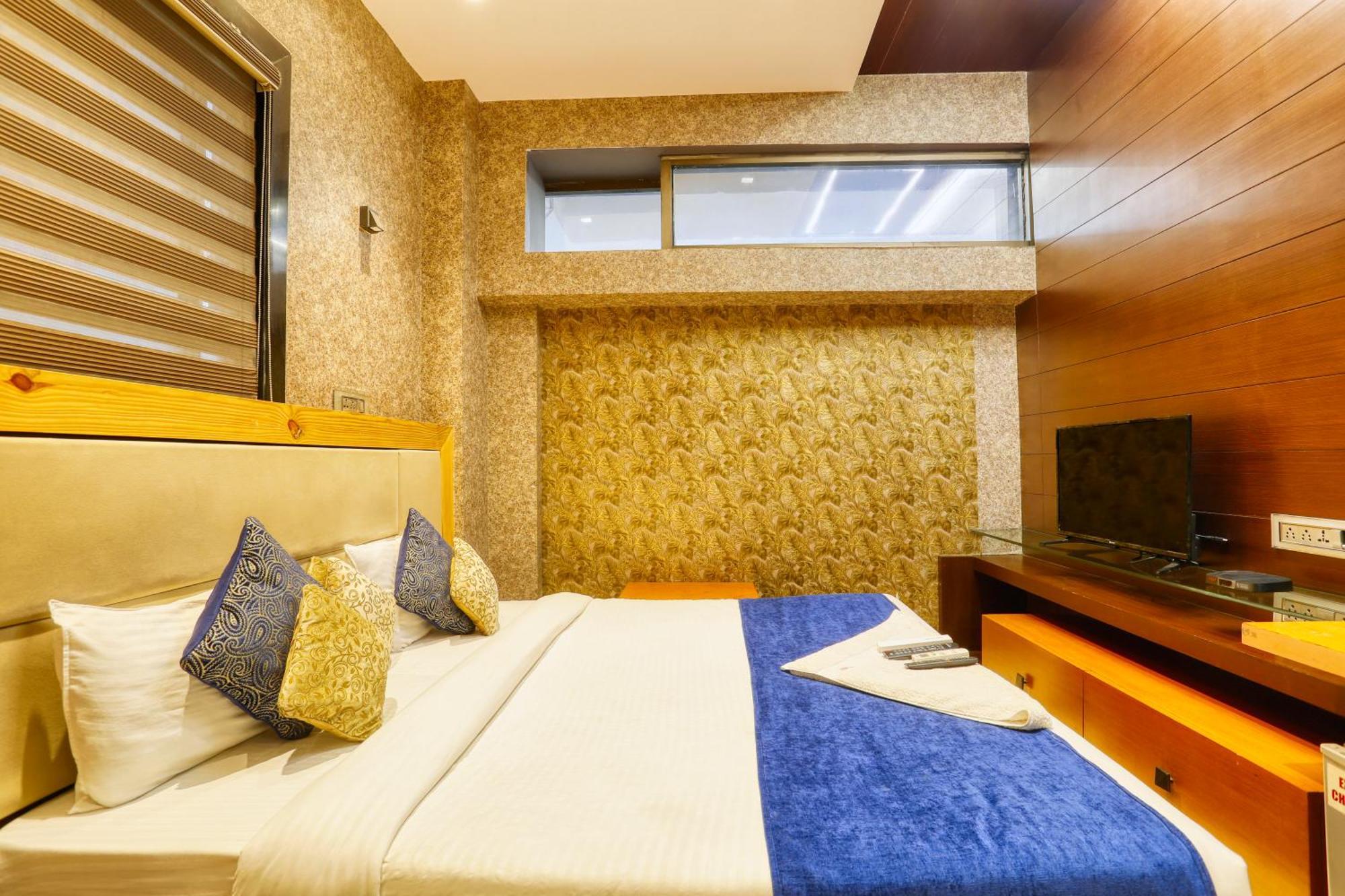The Ashoka Hotel Indore Buitenkant foto