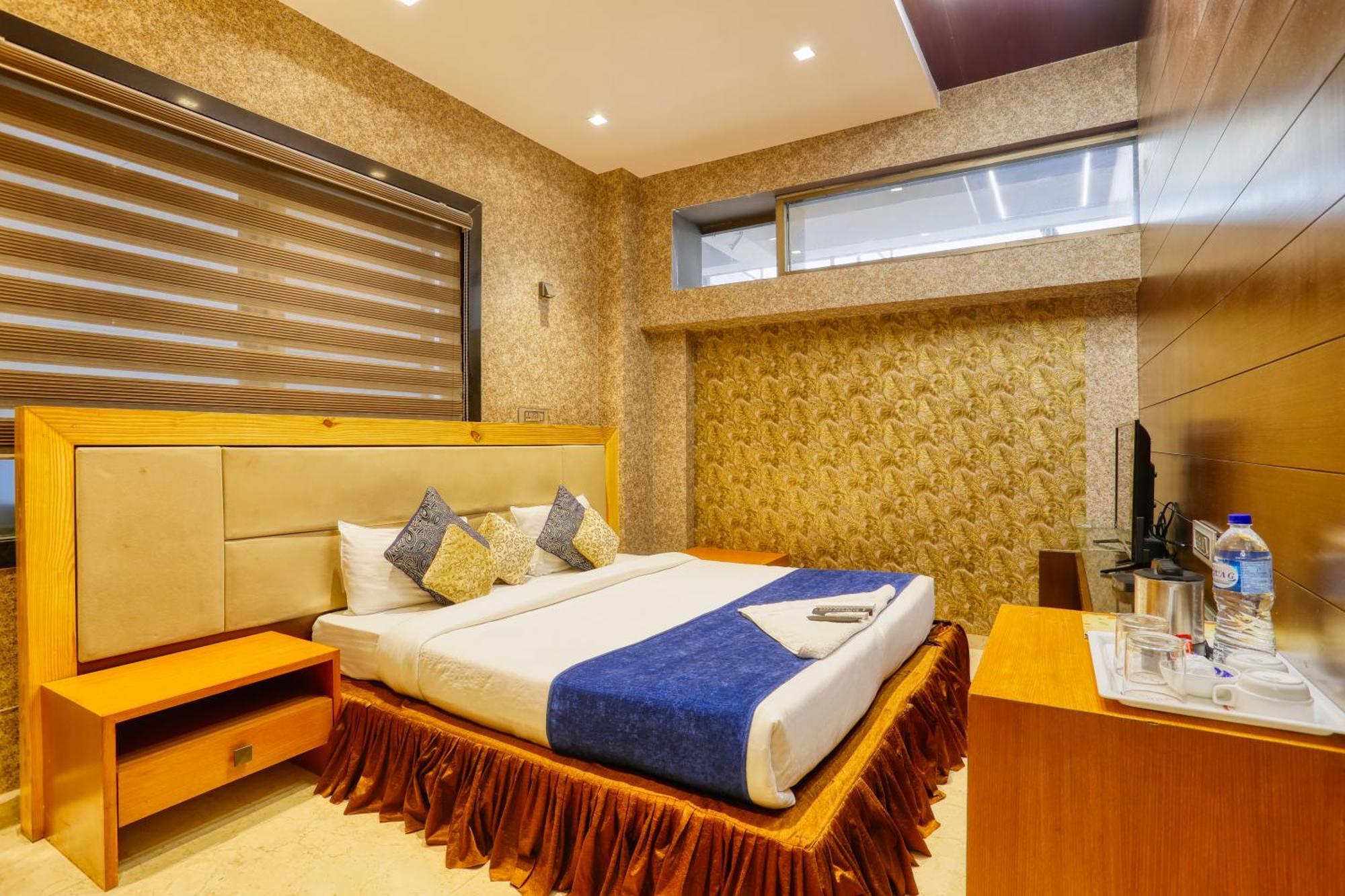 The Ashoka Hotel Indore Buitenkant foto