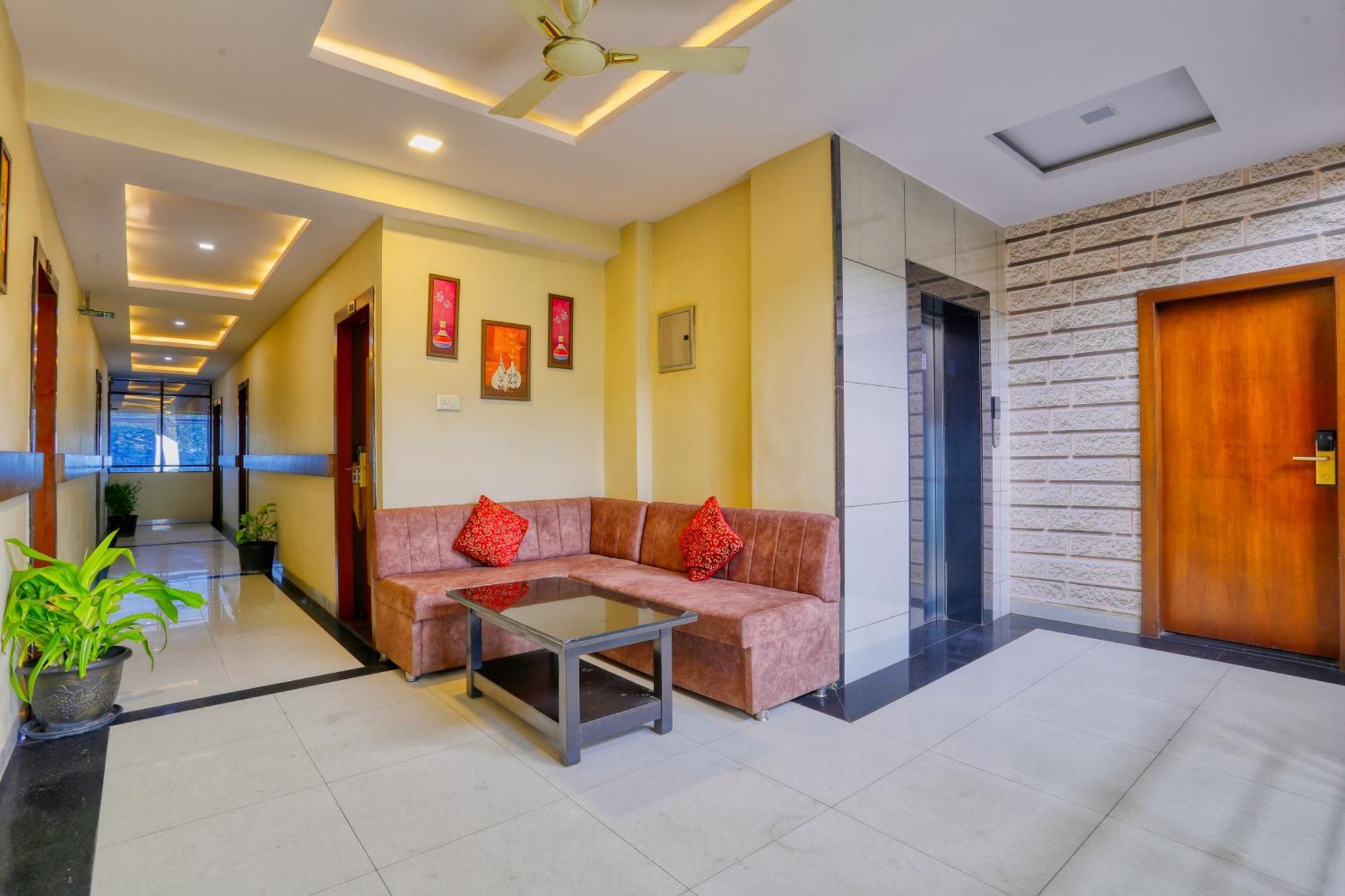 The Ashoka Hotel Indore Buitenkant foto
