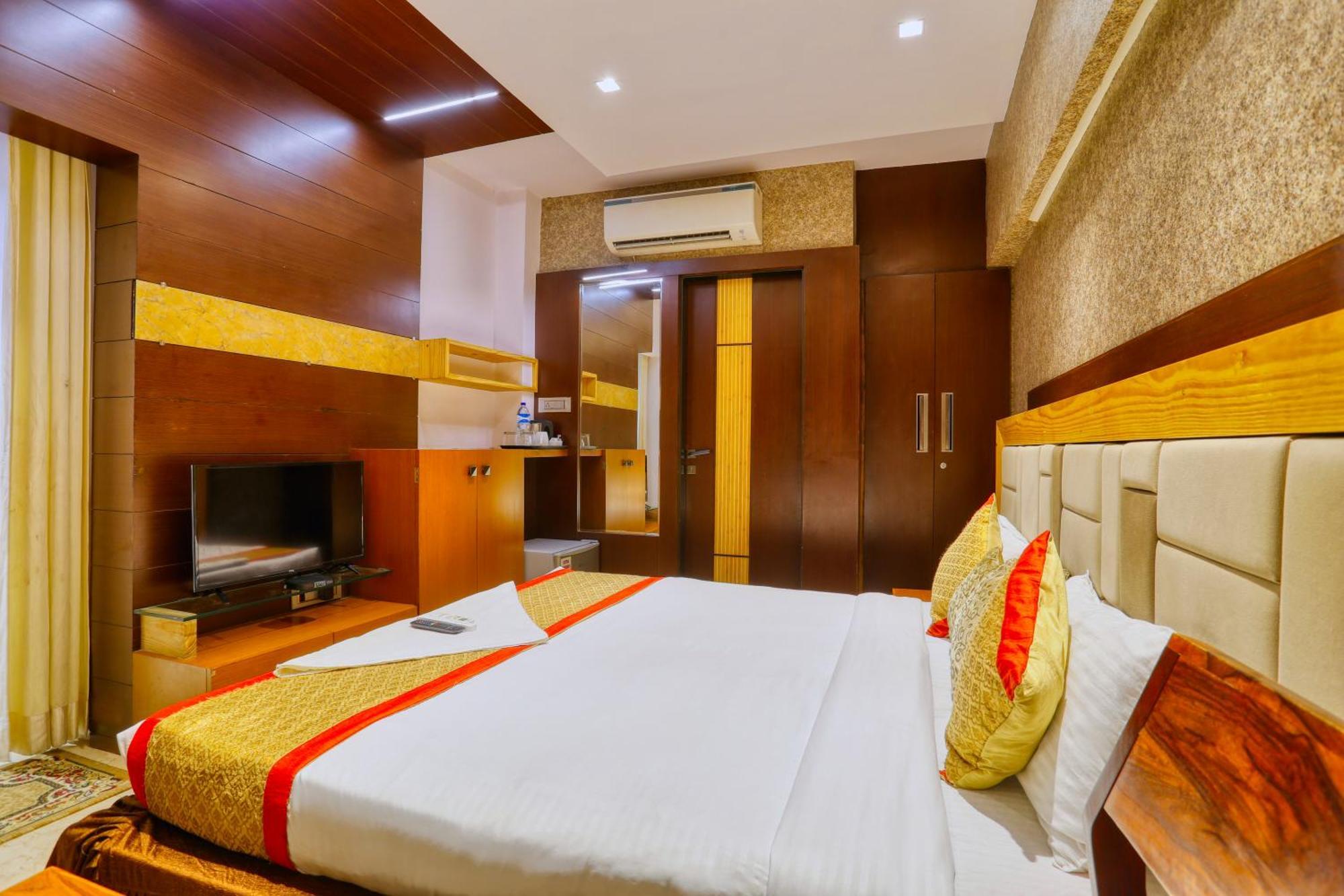 The Ashoka Hotel Indore Buitenkant foto