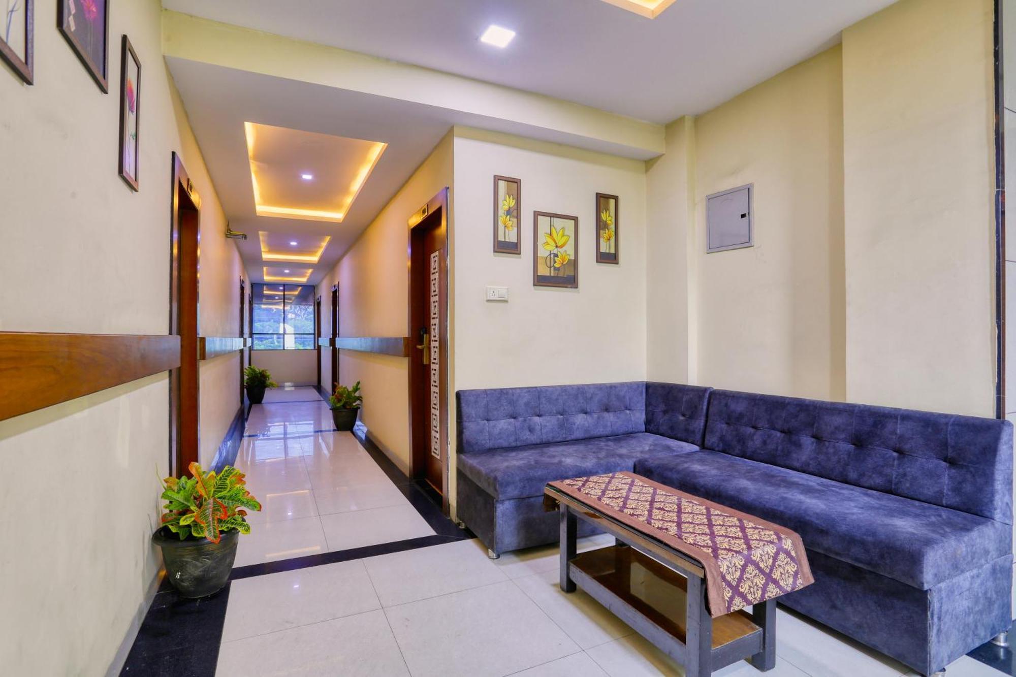 The Ashoka Hotel Indore Buitenkant foto