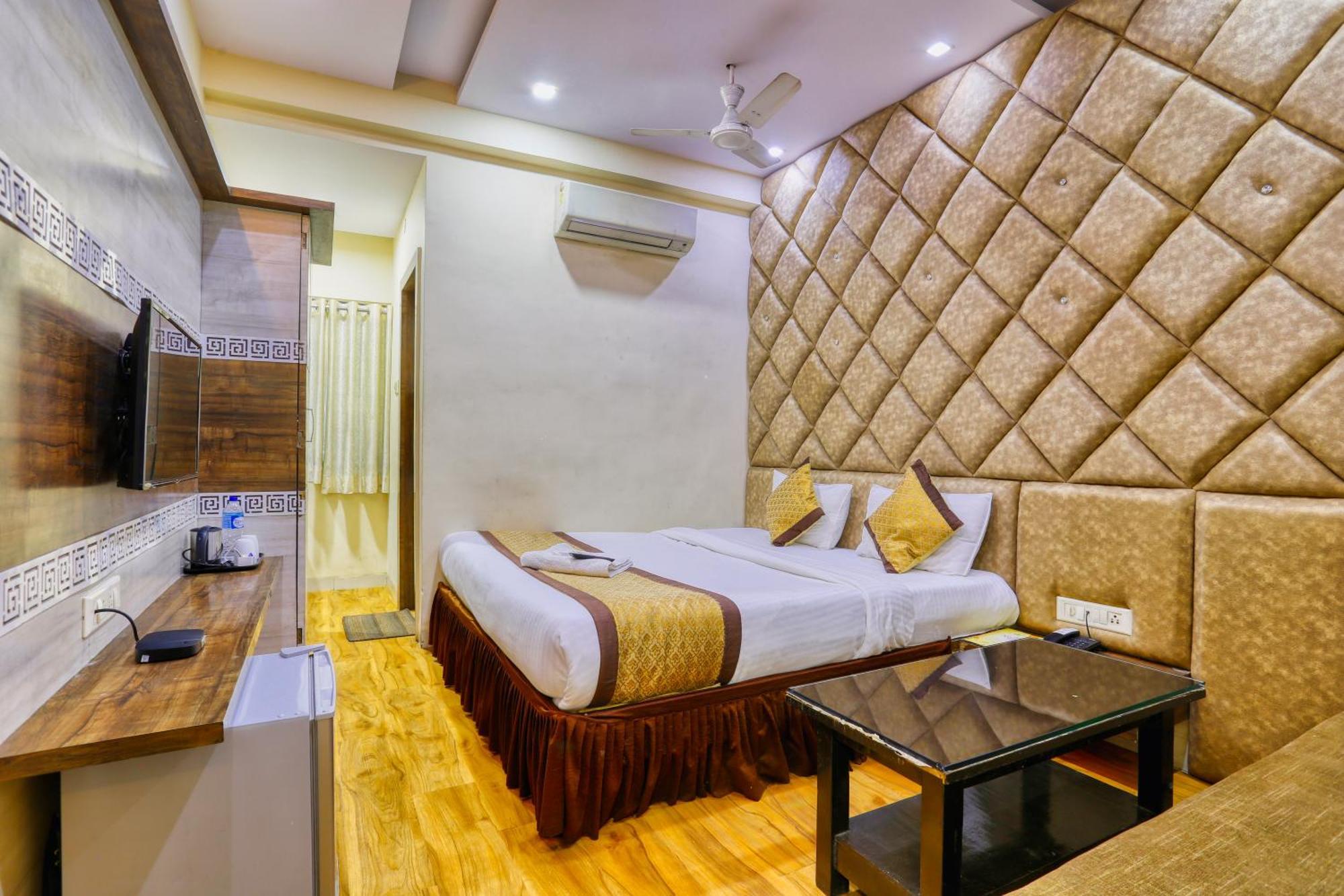 The Ashoka Hotel Indore Buitenkant foto