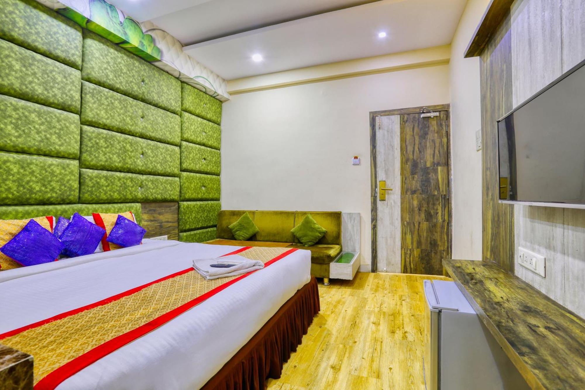 The Ashoka Hotel Indore Buitenkant foto