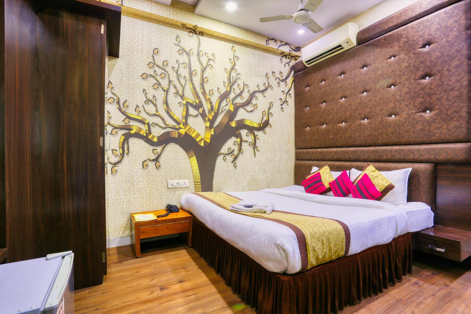 The Ashoka Hotel Indore Buitenkant foto
