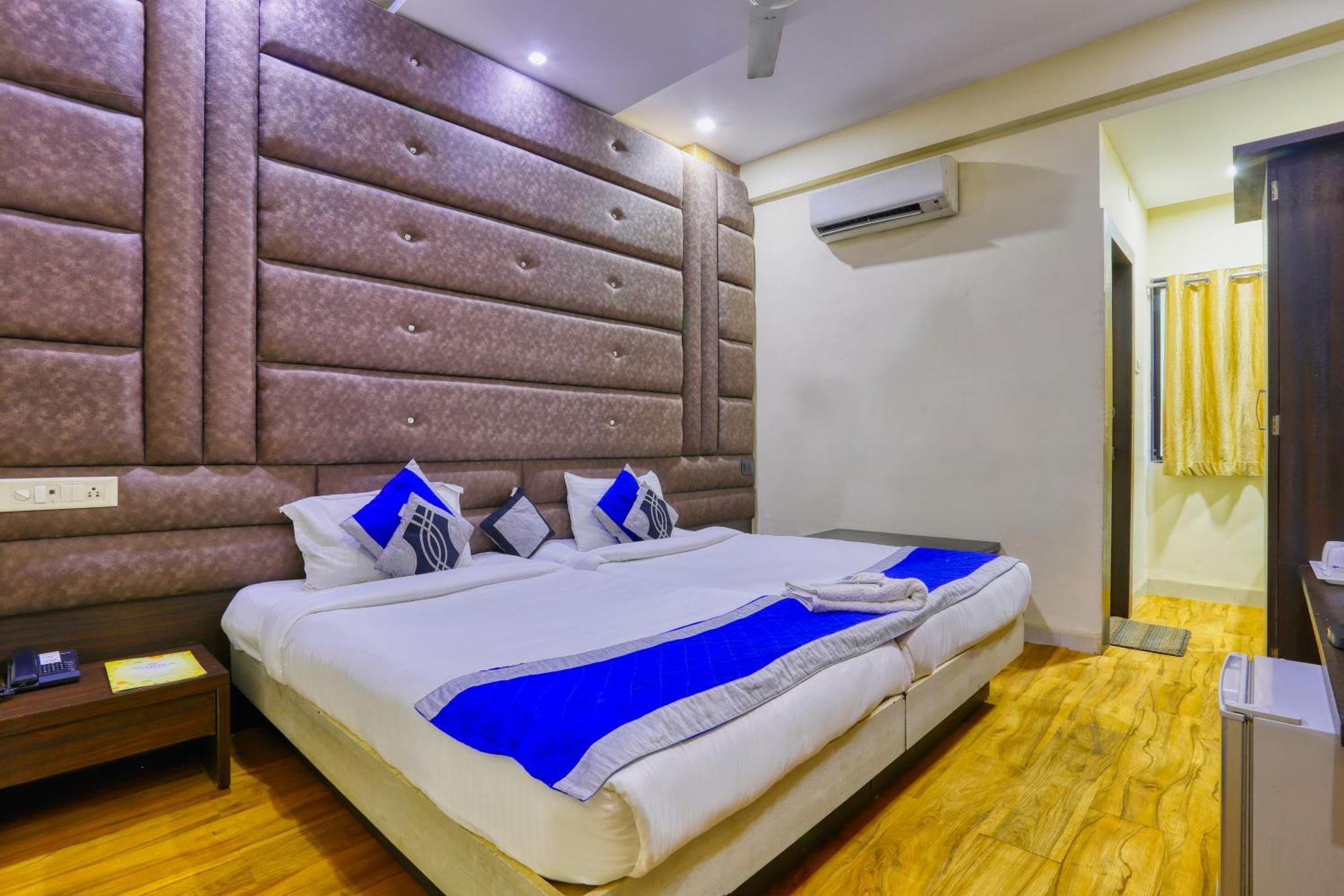 The Ashoka Hotel Indore Buitenkant foto