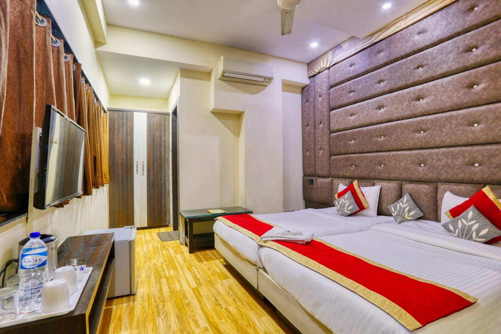 The Ashoka Hotel Indore Buitenkant foto