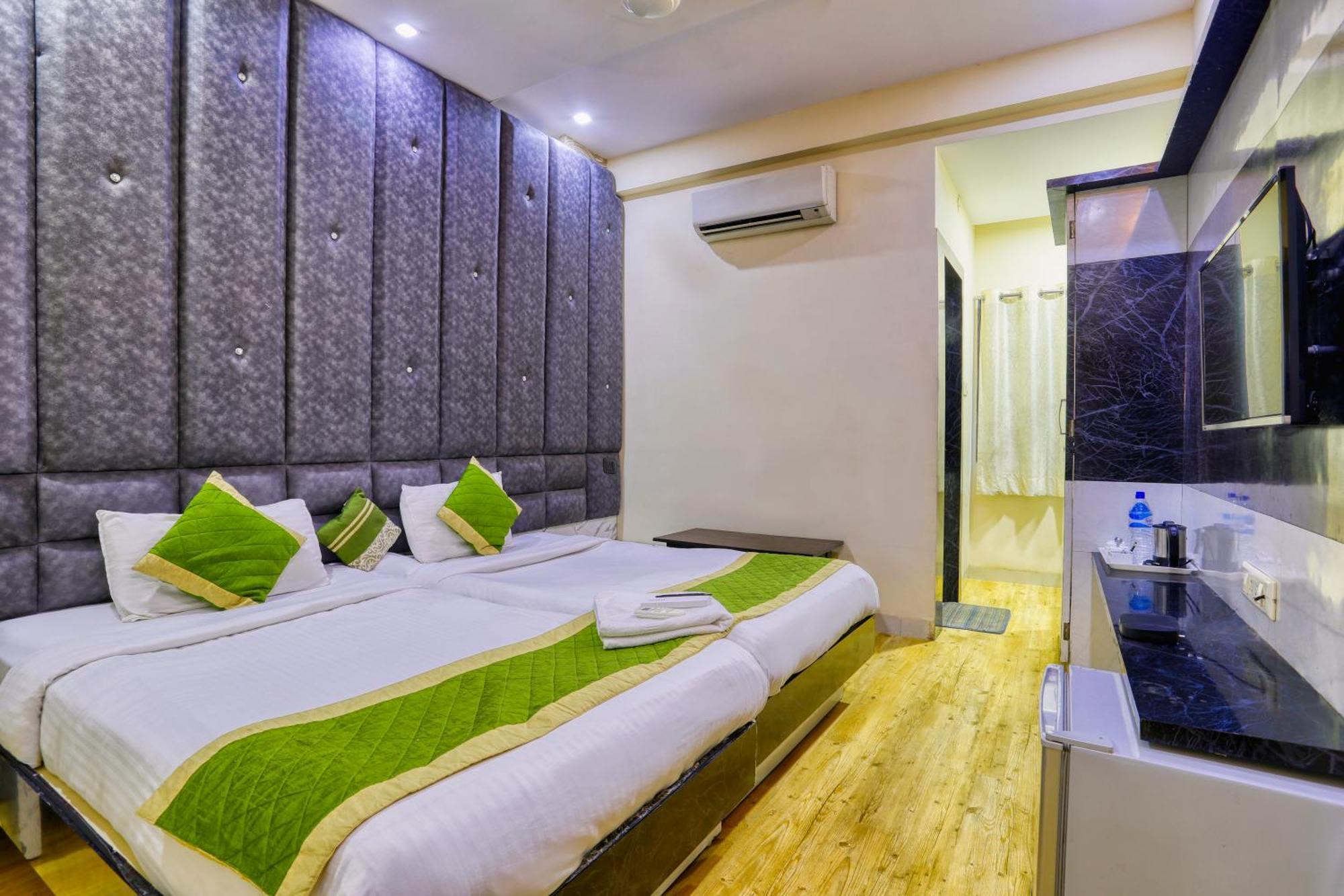 The Ashoka Hotel Indore Buitenkant foto