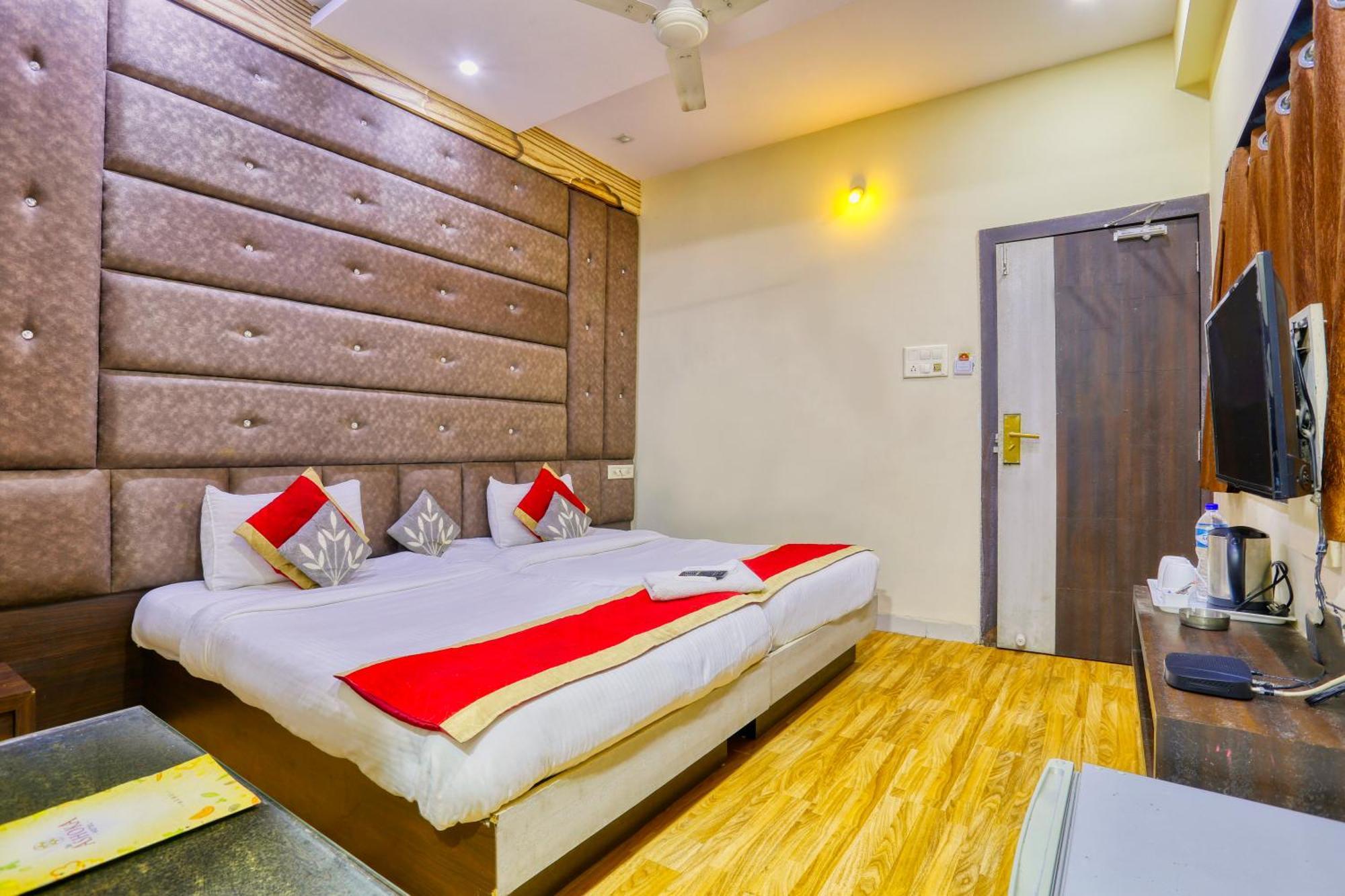 The Ashoka Hotel Indore Buitenkant foto