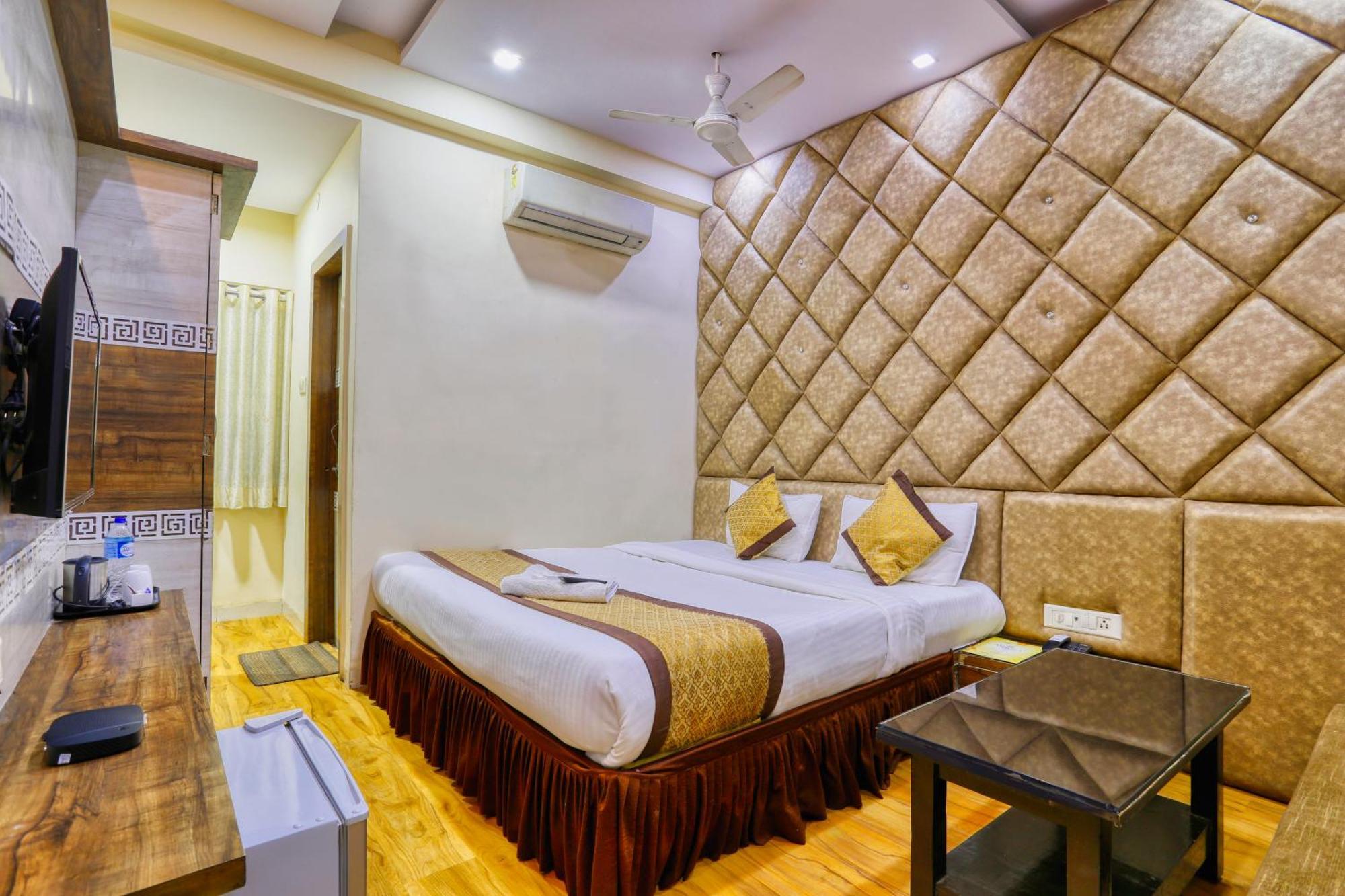 The Ashoka Hotel Indore Buitenkant foto