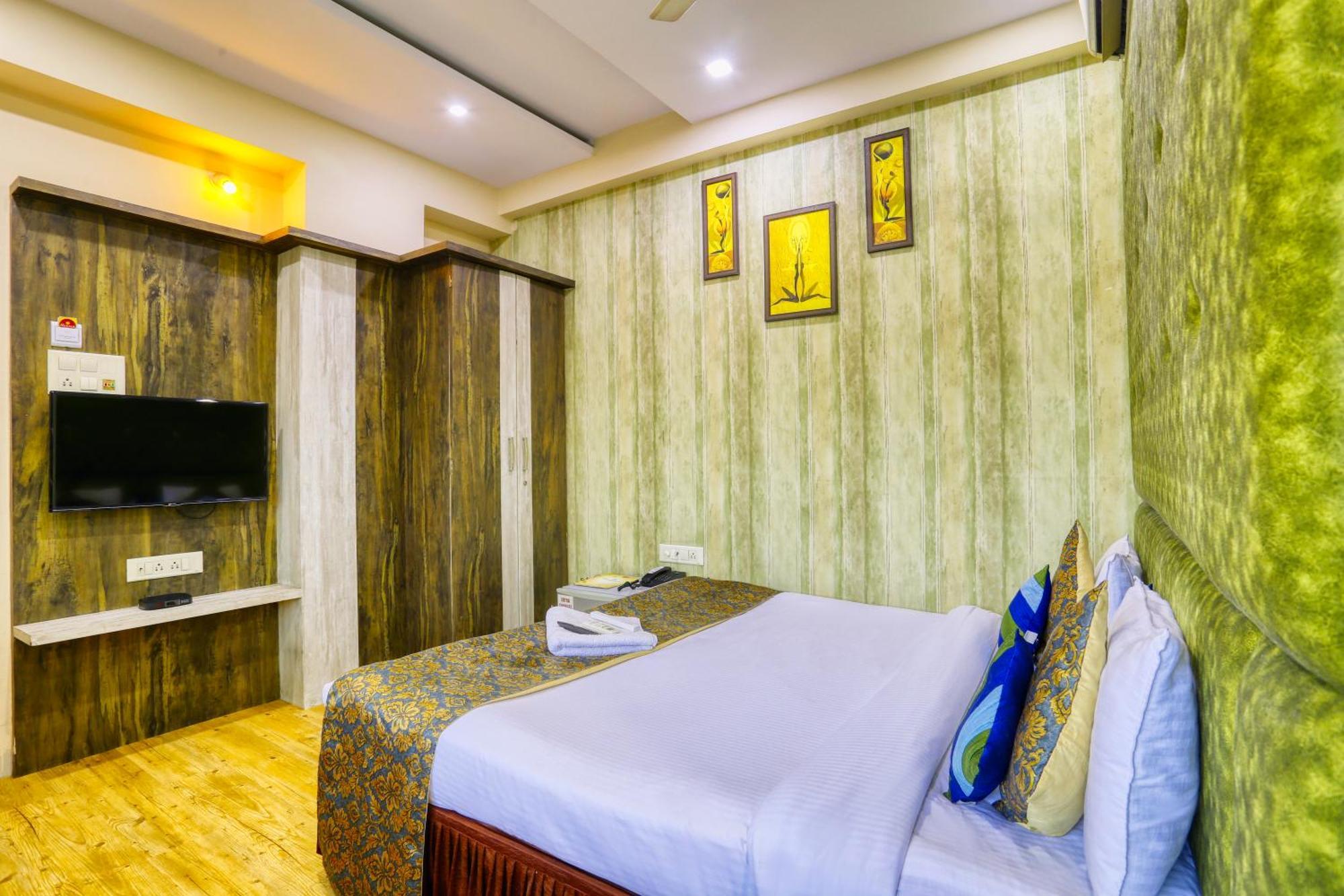 The Ashoka Hotel Indore Buitenkant foto